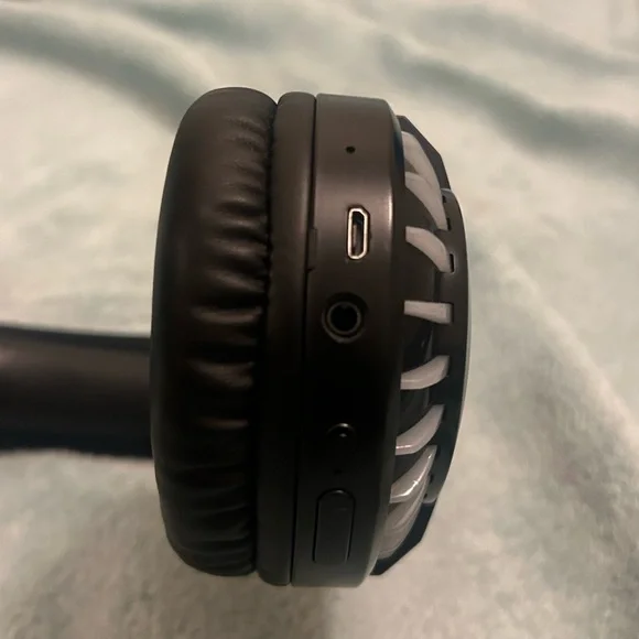 LED Light Color Changing Headphones - Picture 11 of 11